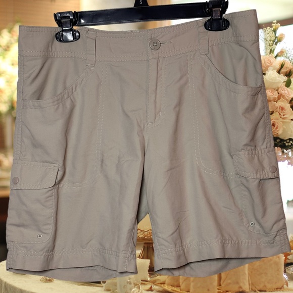 Columbia Omni wick Khaki Cargo Shorts - Picture 1 of 5